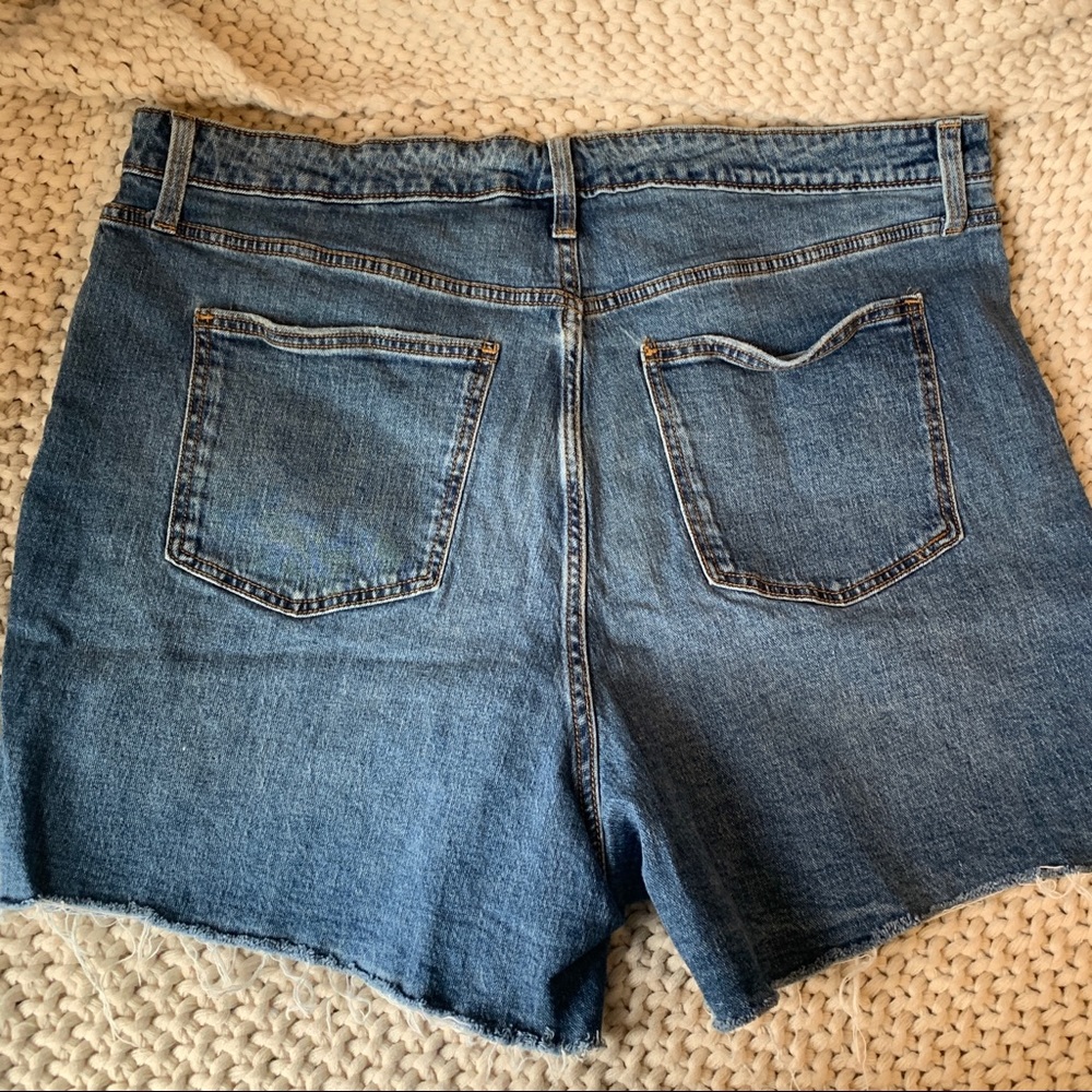 Universal Thread Shorts - Picture 4 of 4